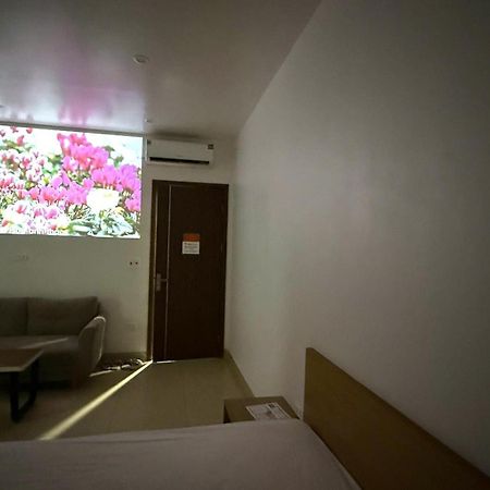 Era Apartment Tran Thai Tong Hanoi Esterno foto