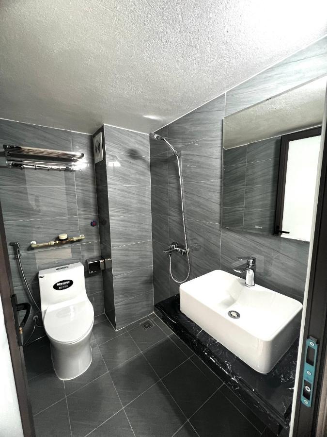 Era Apartment Tran Thai Tong Hanoi Esterno foto