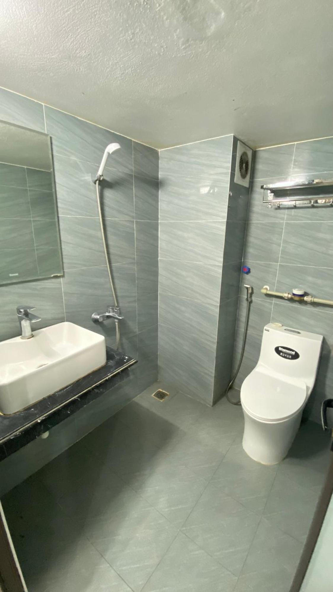 Era Apartment Tran Thai Tong Hanoi Esterno foto