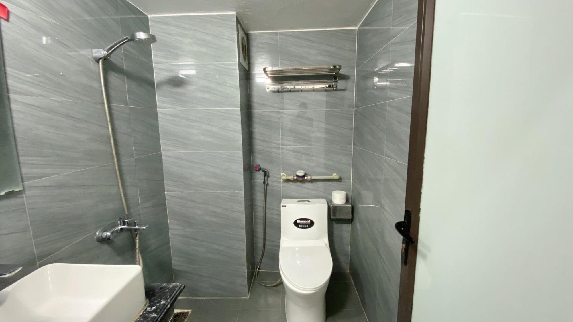 Era Apartment Tran Thai Tong Hanoi Esterno foto